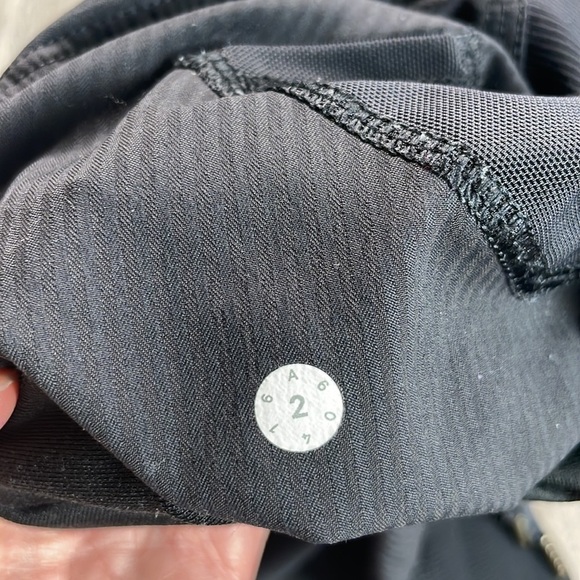 Lululemon athletica Women’s Black Studio Crop II, size 2 - Picture 6 of 13